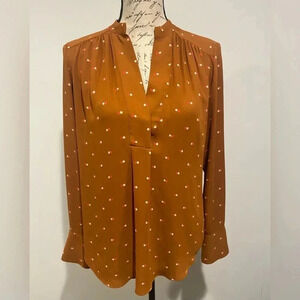 ANN TAYLOR Polka Dot Print Split Neck Pleated Blouse. Size XS